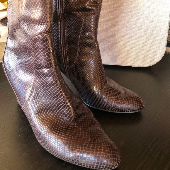 Cole Haan mid calf leather boot  lizard skin snakeskin pattern dark brown 8 - Picture 2 of 9